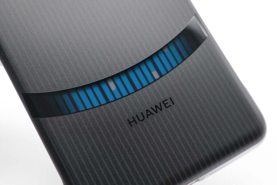 Huawei releases a unique liquid cooling case