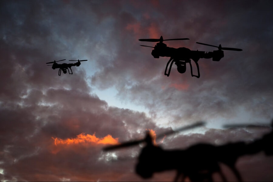 Велика Британія планує передати Україні ШІ-дрони, які можуть атакувати роєм