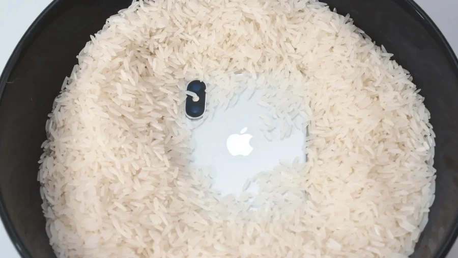 Apple asks users to stop putting wet iPhones in rice