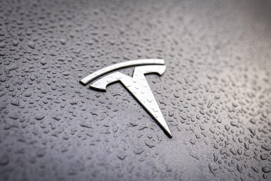 Tesla хоче, щоб її постачальники виробляли деталі до авто за межами Китаю і Тайваню