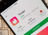 Tinder посилить перевірку даних користувачів, щоб запобігти шахрайству