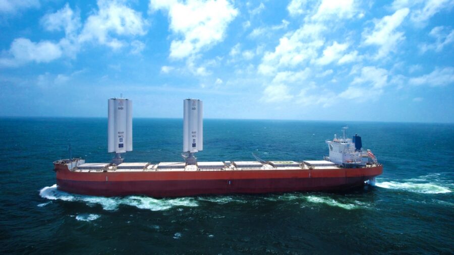 Вантажне судно Pyxis Ocean з жорсткими вітрилами завершило шестимісячні випробування. Вітрила економлять у середньому 3 тонни палива на день