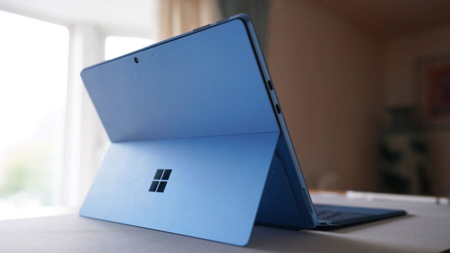 Microsoft може представити OLED Surface Pro 10 та ARM Surface Laptop 6 цієї весни