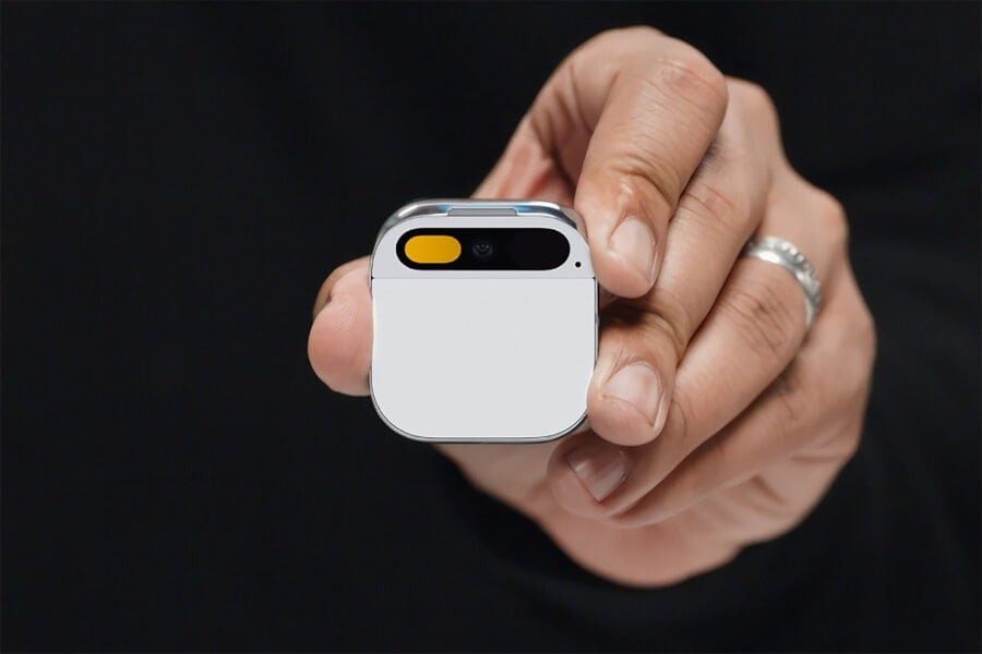 З’явилися перші враження від Humane Ai Pin: пристрій на основі штучного інтелекту не вартий $699