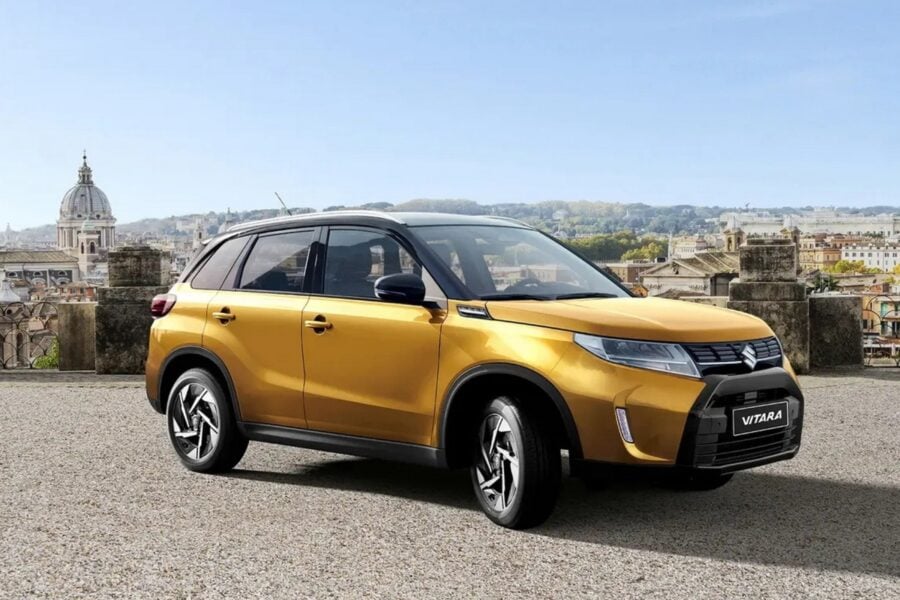 Suzuki Vitara crossover updated: new bumper and display, two hybrids