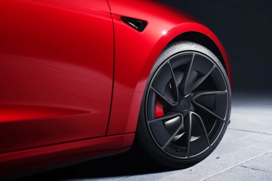 Новий спорт-седан Tesla Model 3 Performance – це 510 к.с. потужності та адаптивні амортизатори