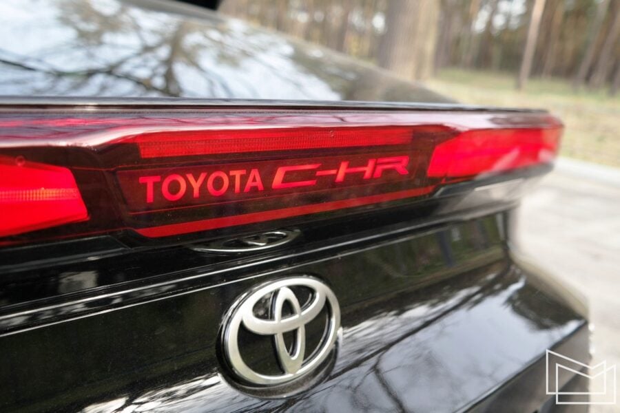 Тест-драйв Toyota C-HR: чи(м) виправдана висока ціна?