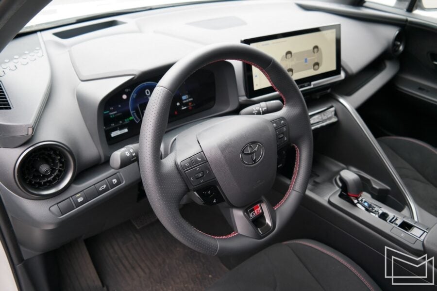 Тест-драйв Toyota C-HR: чи(м) виправдана висока ціна?