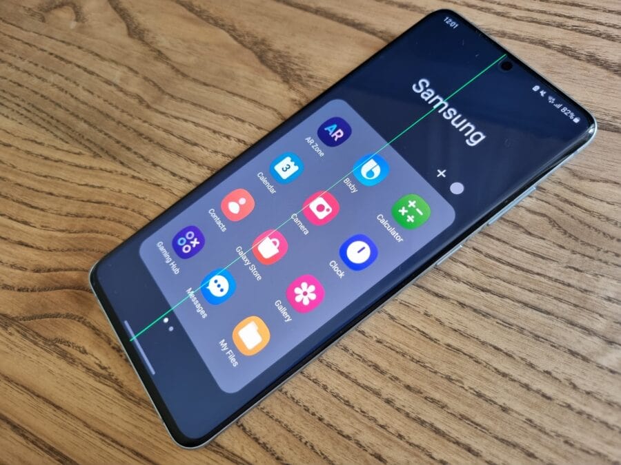 На екранах смартфонів Samsung Galaxy з'являються зелені смуги: чи можна це виправити?