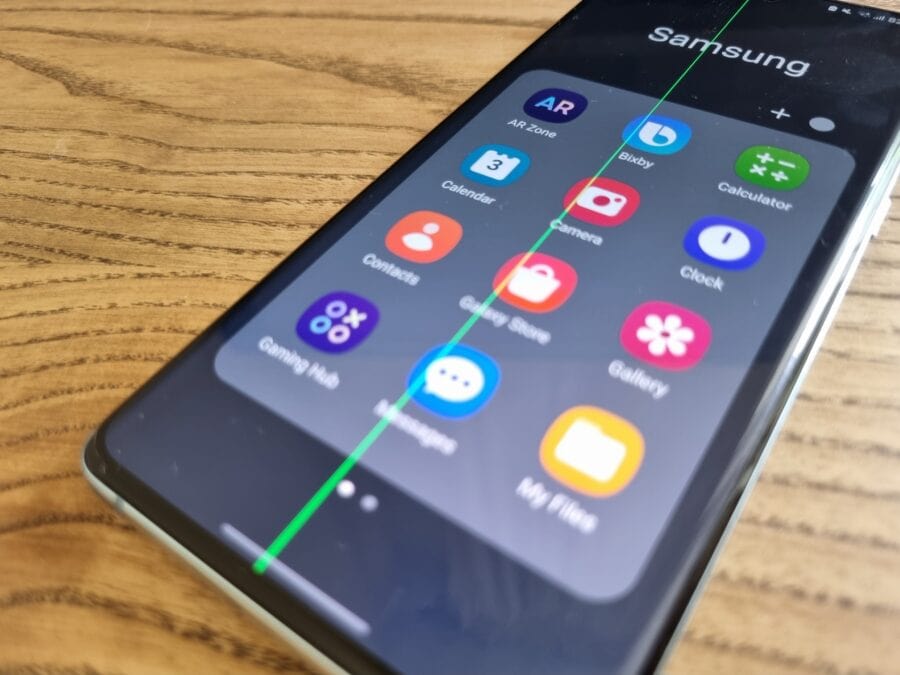 Green bars appear on the screens of Samsung Galaxy smartphones: is it possible to fix it?