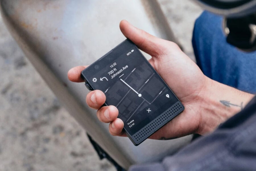 Представлено Light Phone III – чорно-білий телефон з обмеженим набором функцій